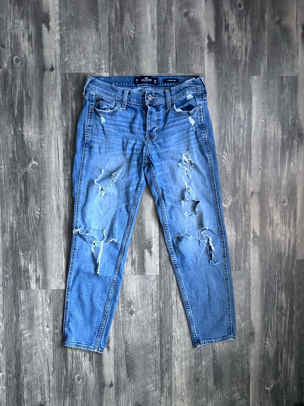 Hollister Low Rise Boyfriend Vintage Wash Denim Women’s Distressed Jeans Size 0